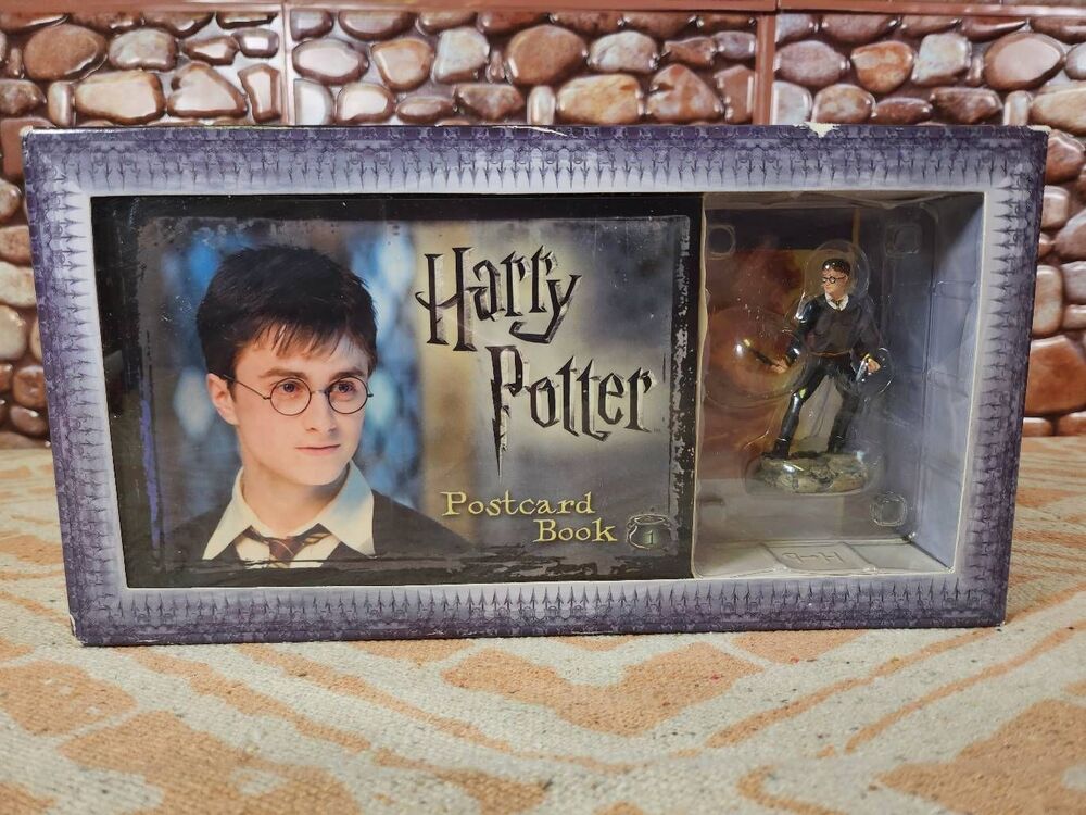 Harry Potter Postcard Book with Limited Edition Harry Potter Figure #A93